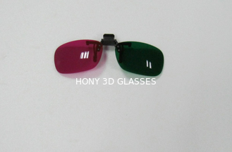 Tagli sui vetri di plastica di Red Green 3D per l'immagine ed il film di sguardo 3D