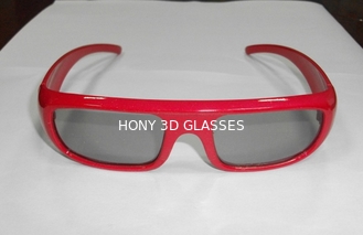 La circolare di plastica della struttura rossa ha polarizzato i vetri 3D per il cinema