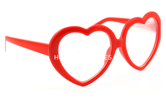 Struttura rossa del cuore di vetro di diffrazione della radura della struttura del cuore per uso di festival di musica di nozze del partito