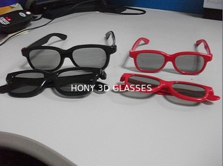 La circolare di plastica variopinta ha polarizzato gli occhiali di protezione 3D per il cinema