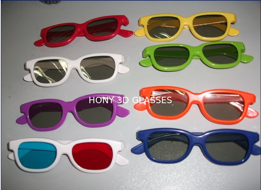 La circolare di plastica variopinta ha polarizzato gli occhiali di protezione 3D per il cinema